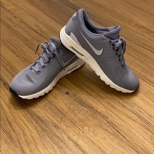 Women’s Nike Air Max Zero size 8